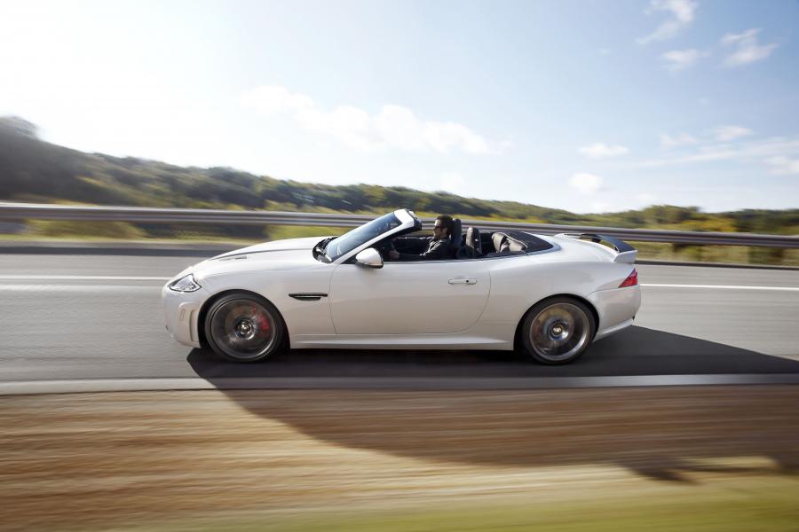  Jaguar XKR-S Convertible 2012 года  (фото 34 из 45)